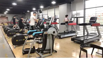 宝龙私教健身房_健身房私教套餐价格表_健身房私教价目表