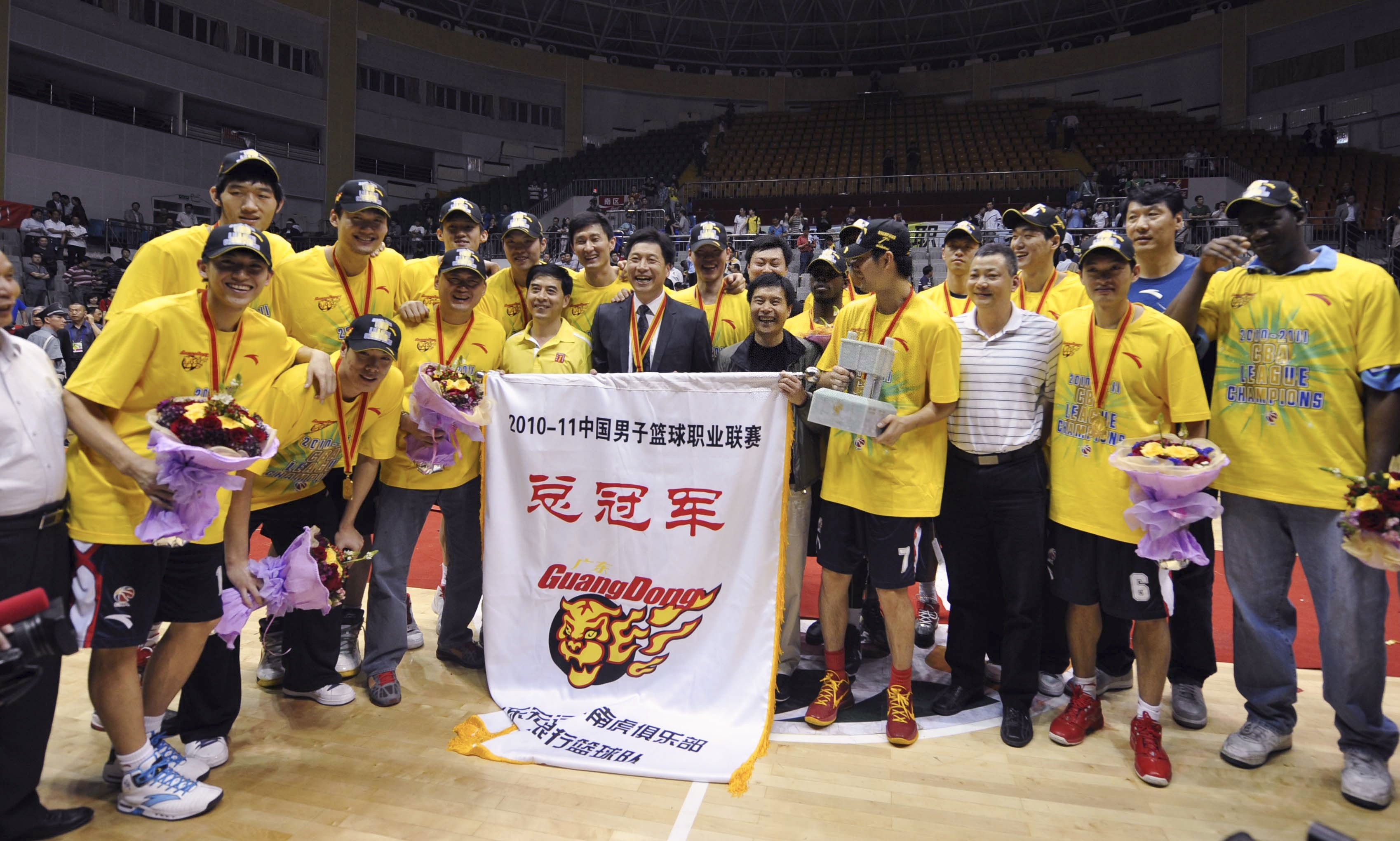 广东篮球教练组_篮球教练广东冠军是谁_广东篮球冠军教练是谁呀