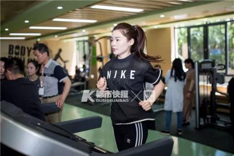 健身房赚钱吗_健身房赚什么钱_赚钱健身
