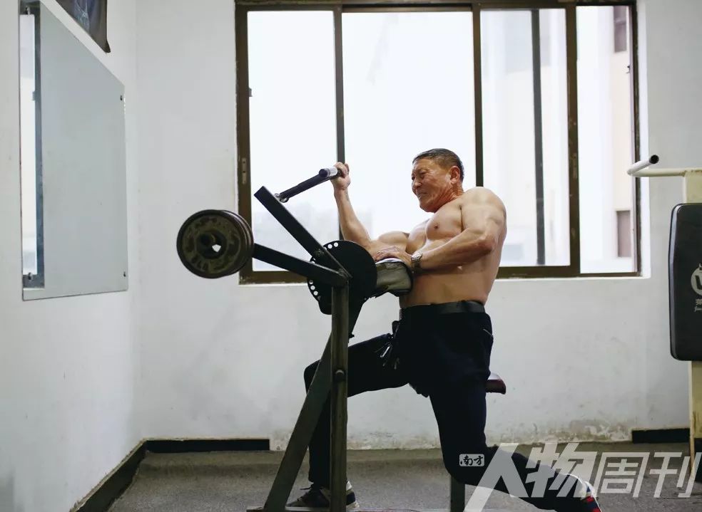 赚钱健身两不误包住1w_健身房赚什么钱_健身房赚钱吗