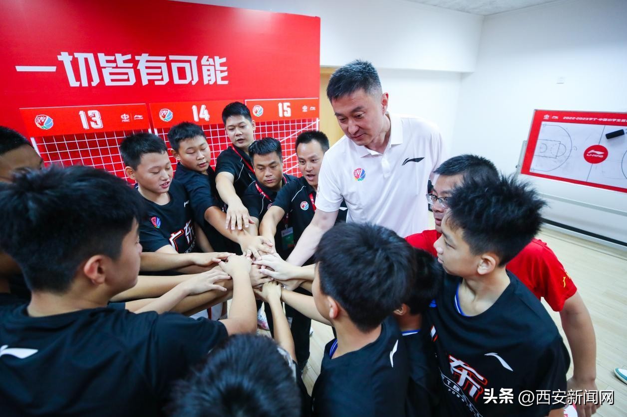 篮球冠军杯图片大全大图_冠军杯怎么画篮球队员_篮球冠军图案