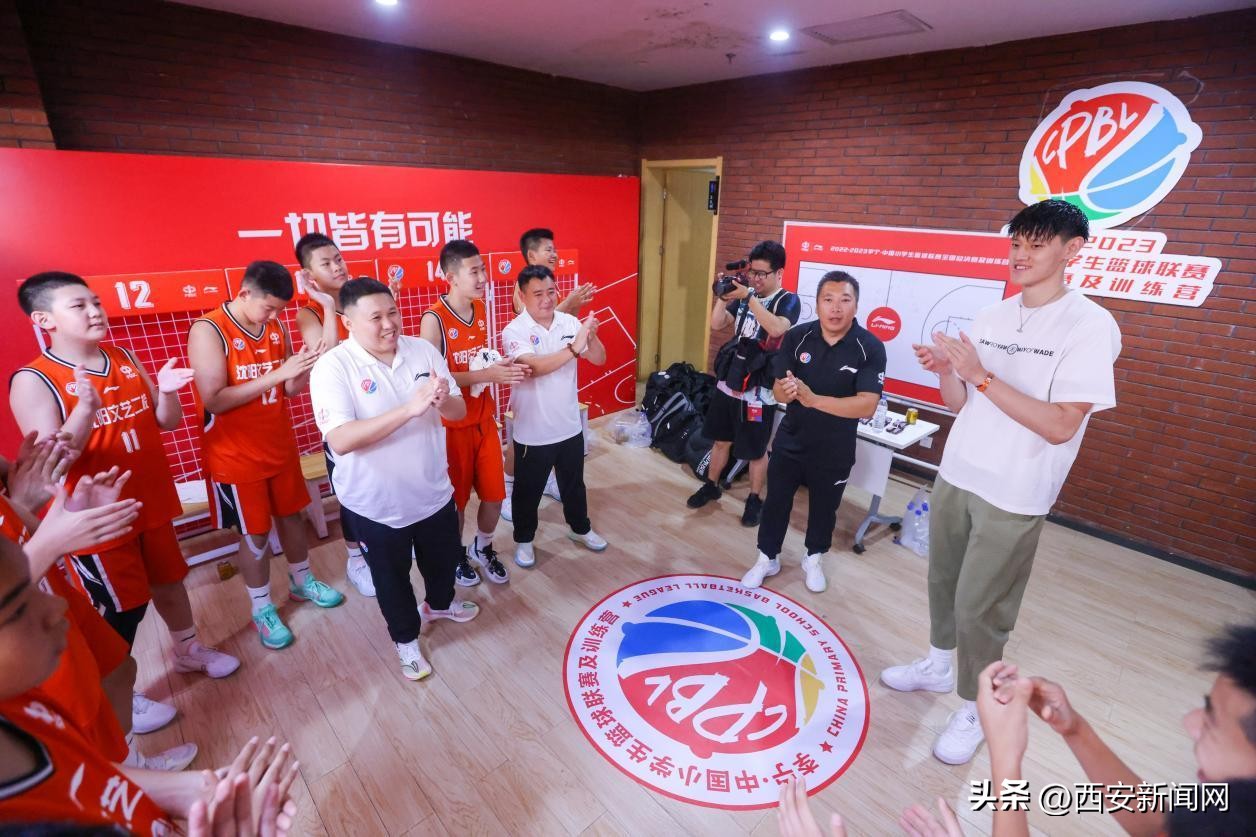 篮球冠军图案_冠军杯怎么画篮球队员_篮球冠军杯图片大全大图