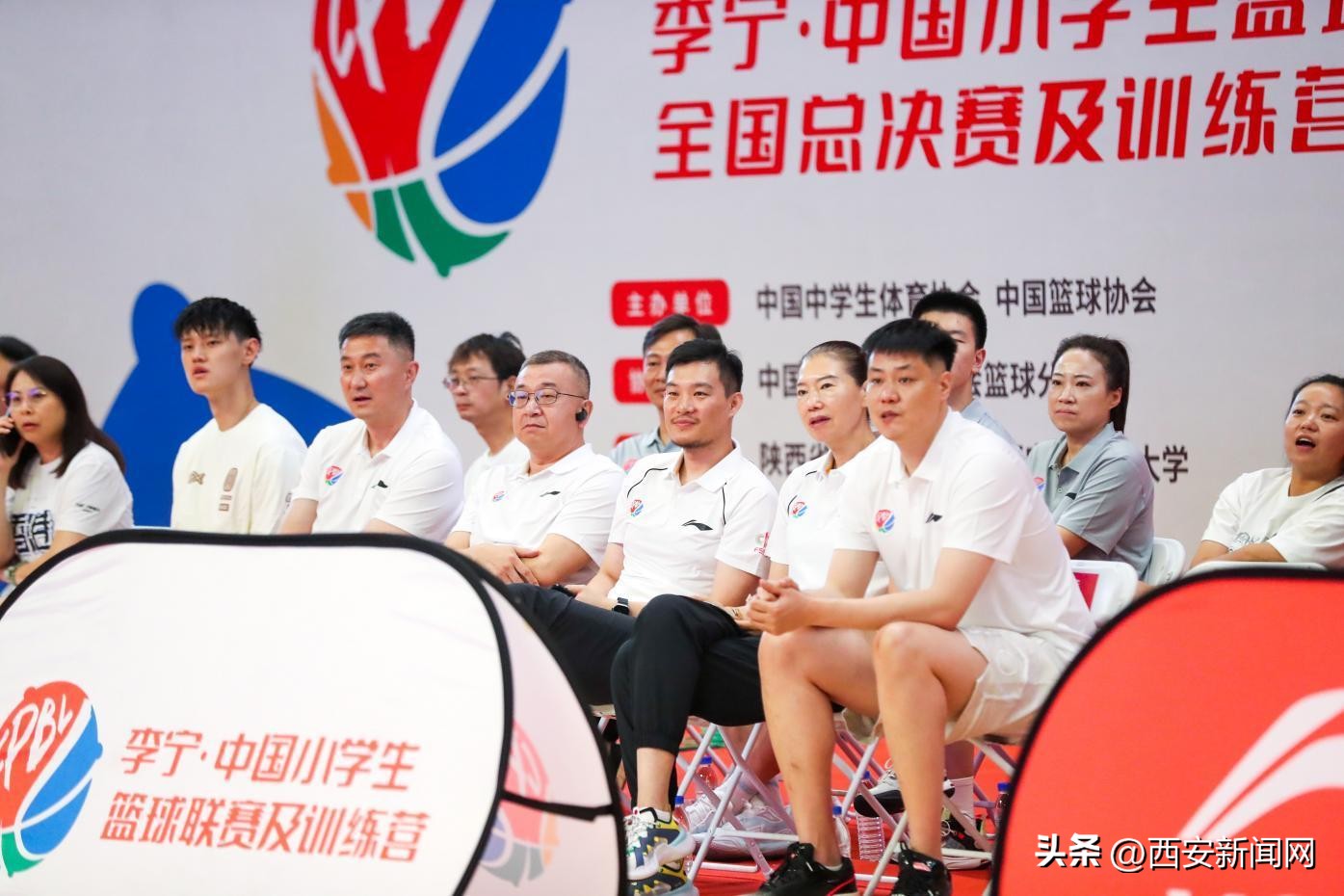 篮球冠军杯图片大全大图_冠军杯怎么画篮球队员_篮球冠军图案