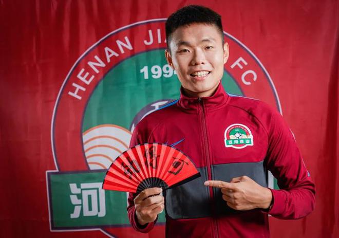 后防有哪些强的历史足球运动员_足球防守运动员_足球运动的防守战术包括