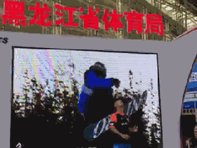 踢足球九人制规则_踢足球比赛规则_足球踢人怎么判罚