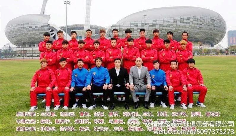 足球踢人怎么判罚_踢足球比赛规则_踢足球九人制规则