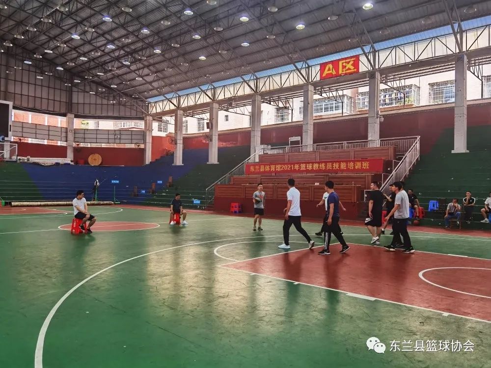 篮球规则有哪些违例和规则的区别_篮球对规则的违犯分为_规则篮球区别违例有几种