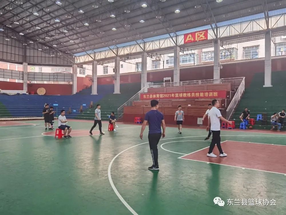 篮球规则有哪些违例和规则的区别_篮球对规则的违犯分为_规则篮球区别违例有几种