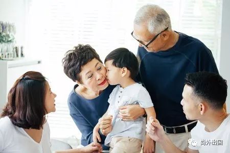 外国人评价足球技巧_外国人对足球的热爱_外国足球技巧评价人物的故事