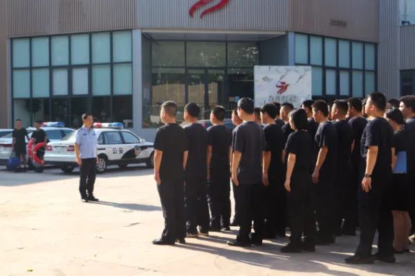 《游泳竞赛规则》_机关游泳比赛25米 规则_4×200米游泳