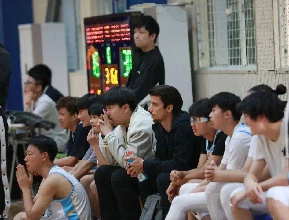 初中篮球队选拔测试项目_初中篮球校队入选标准规则_初中篮球校队要求